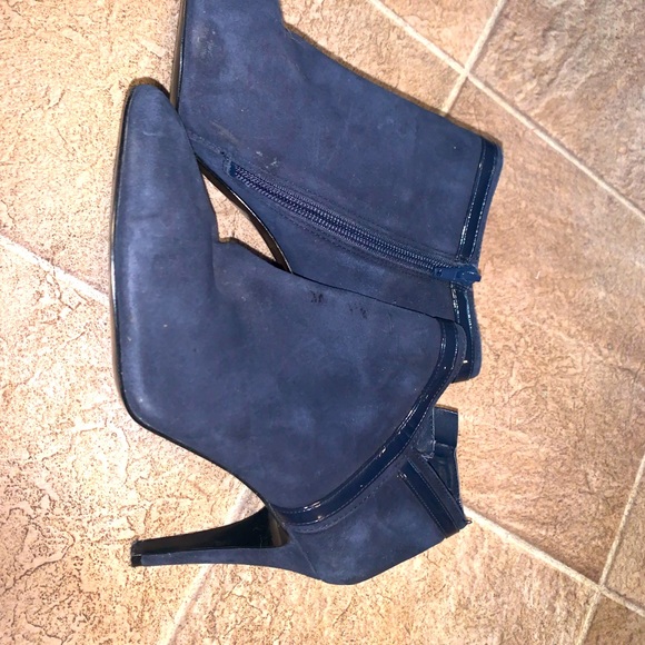 Nine West navy booties - Picture 2 of 2